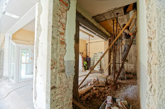 Pastato renovacijos darbai – sienų ardymas ir konstrukcijų stiprinimas